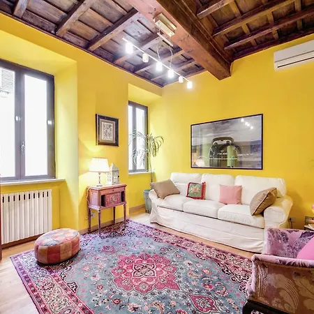 Spanish Steps Apartman *